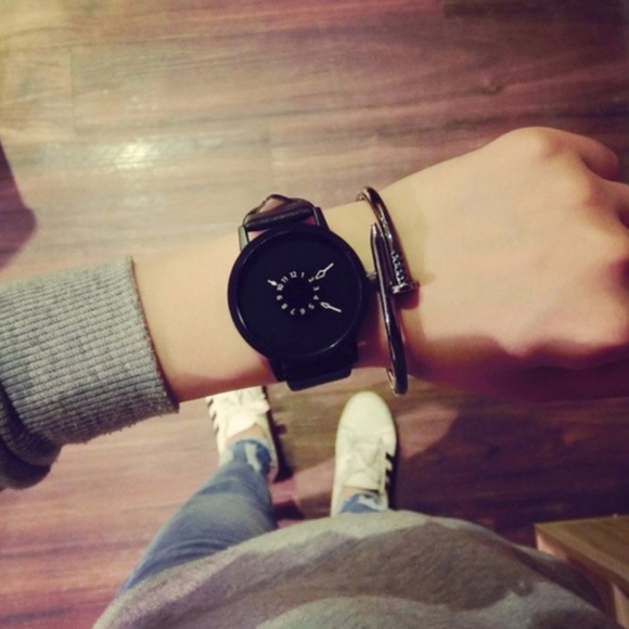 NEW Unisex Creative Leather Strap Quartz Watch - Picture 2 of 4